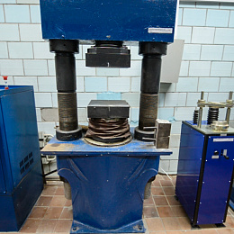 Пресс для определения прочности на сжатие